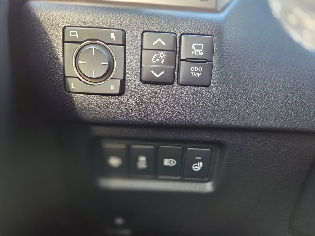 Used 2023 Lexus GX 460 Luxury w/ Accessory Package AWD/4WD image 28