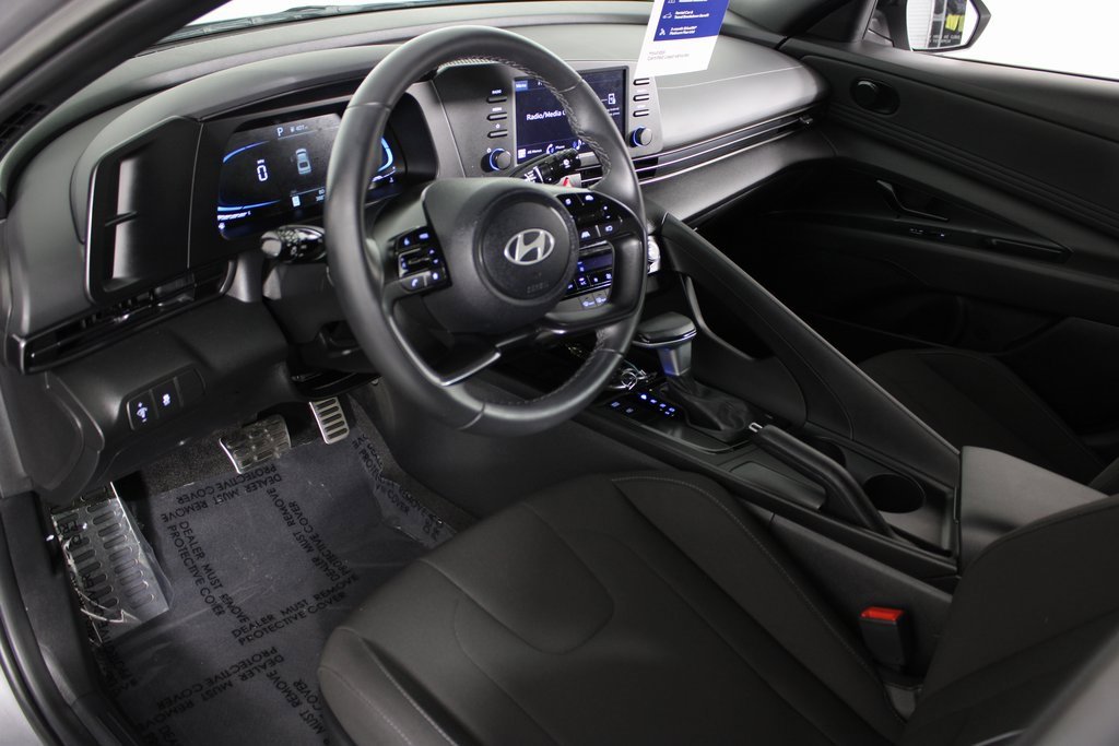 Certified 2025 Hyundai Elantra Sport image 14