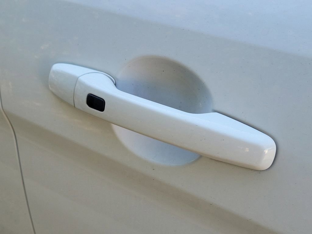 Used 2018 Ford Explorer XLT image 8