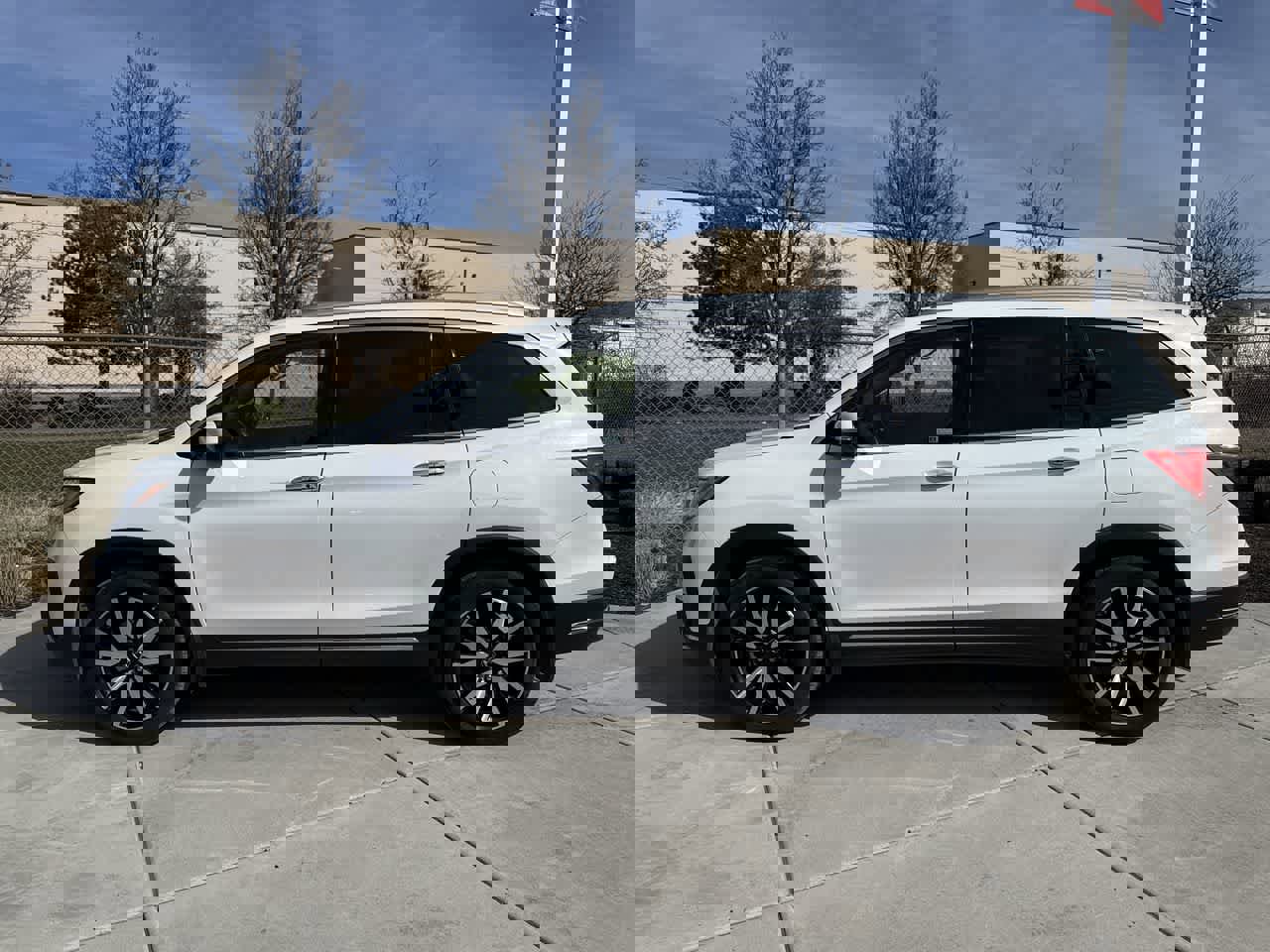 Used 2022 Honda Pilot Touring image 2