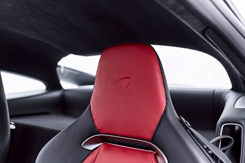 Used 2024 McLaren Artura RWD image 60