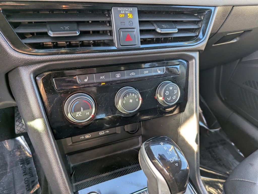 Certified 2023 Volkswagen Taos SE FWD image 21