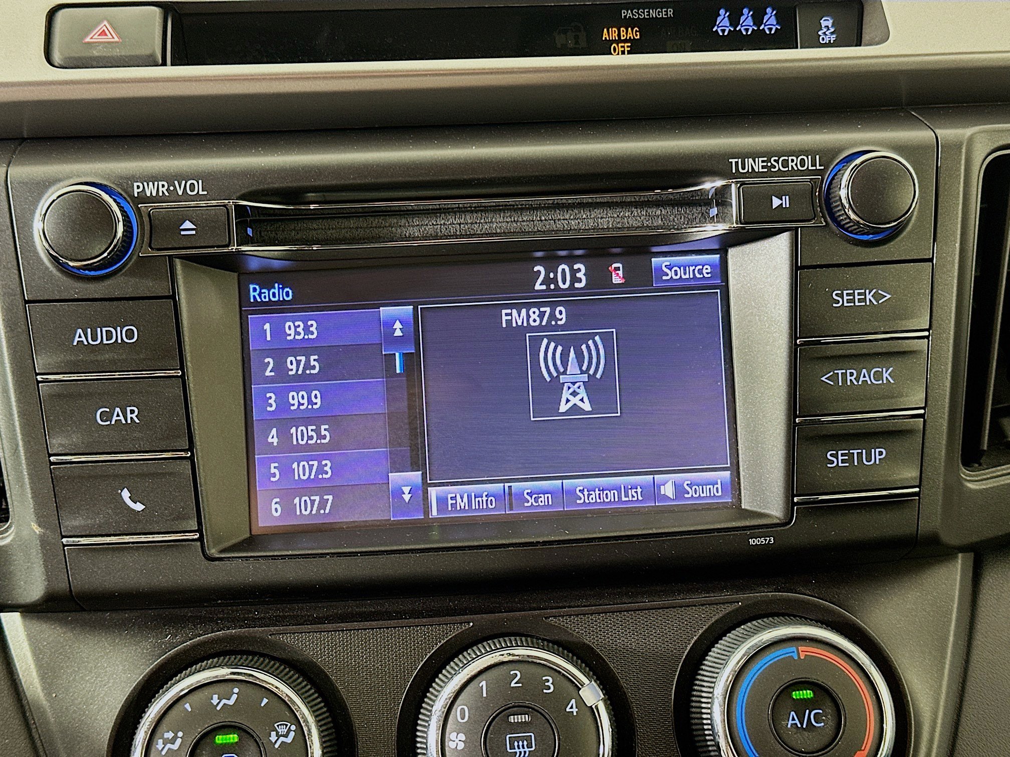 Used 2018 Toyota RAV4 LE FWD image 19