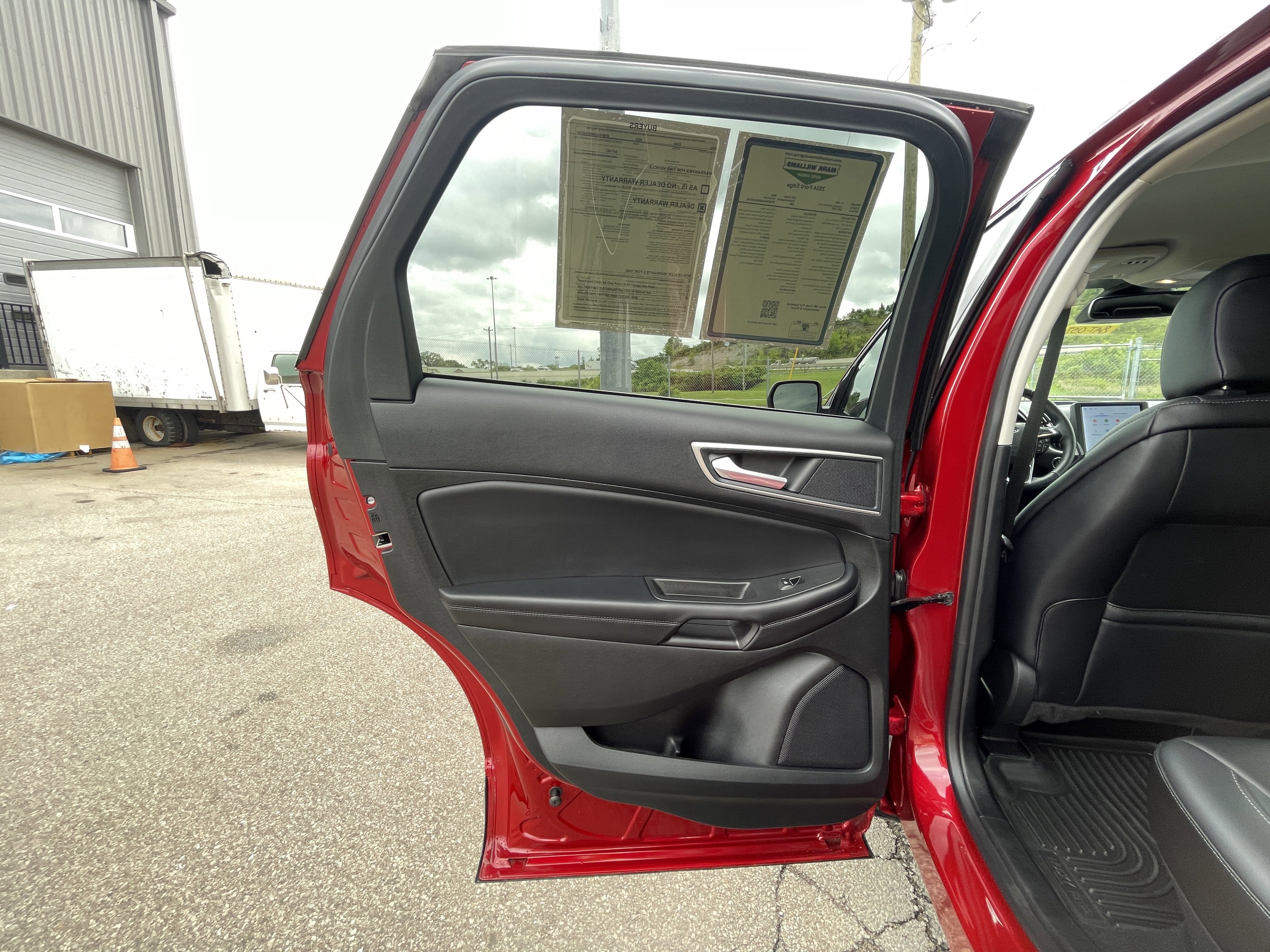 Used 2024 Ford Edge SEL w/ Convenience Package AWD/4WD image 28