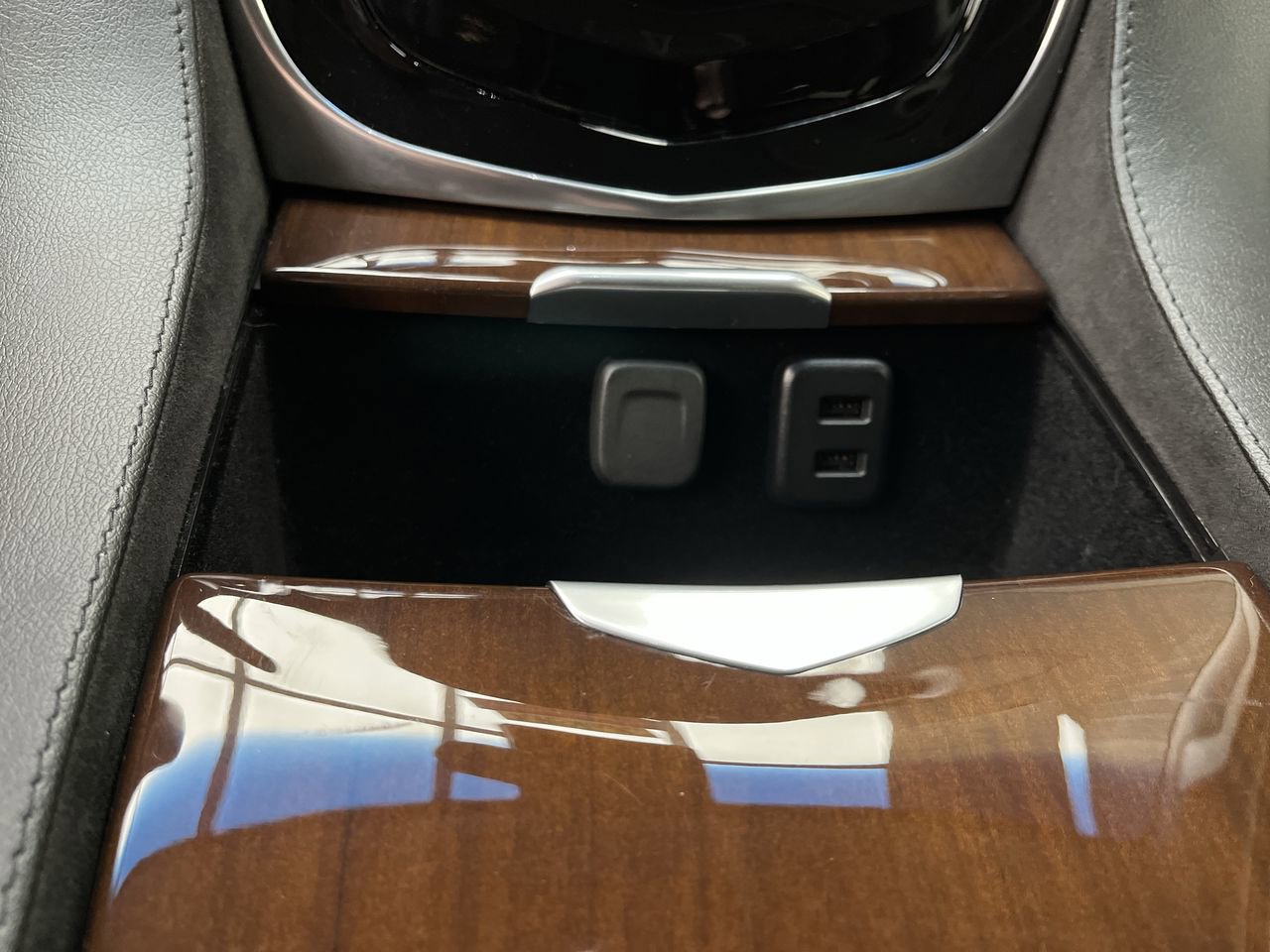 Certified 2019 Cadillac Escalade ESV Luxury AWD/4WD image 27