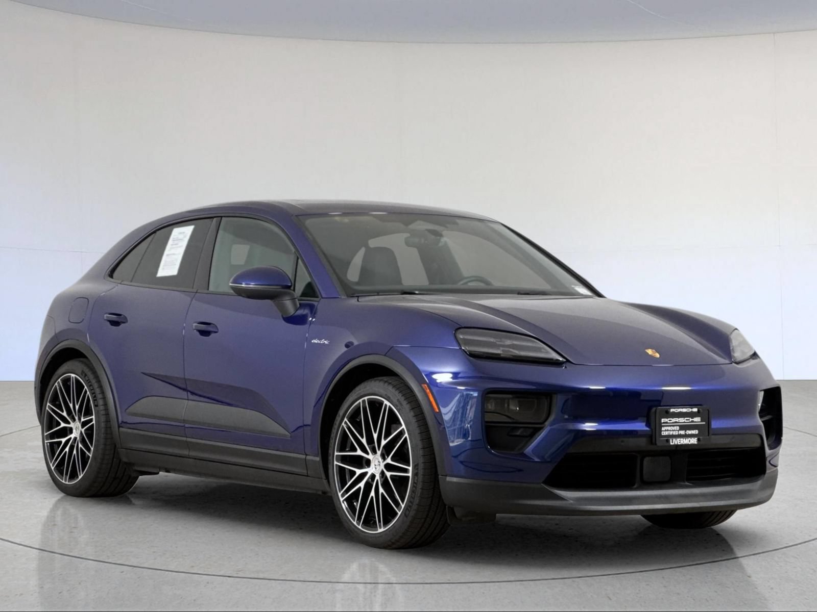Certified 2025 Porsche Macan 4 Electric AWD/4WD image 10