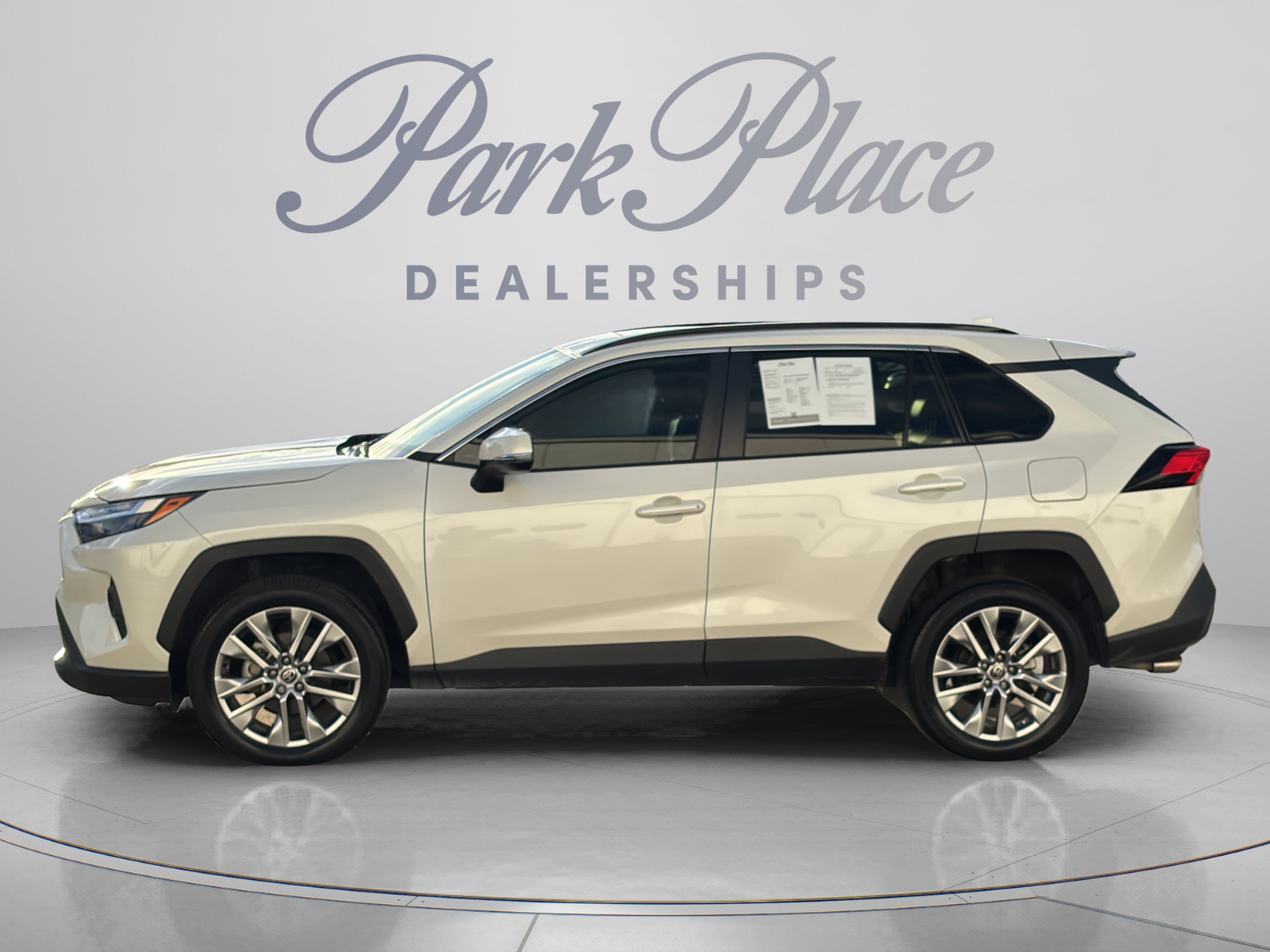 Used 2022 Toyota RAV4 XLE Premium FWD image 2
