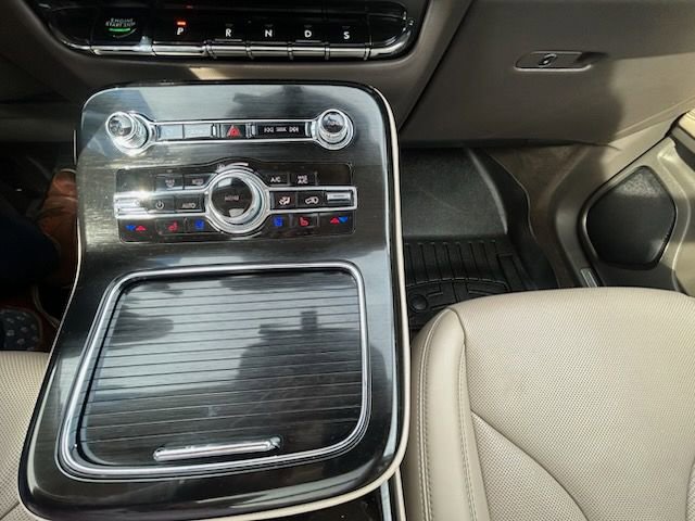 Used 2021 Lincoln Nautilus Reserve image 16