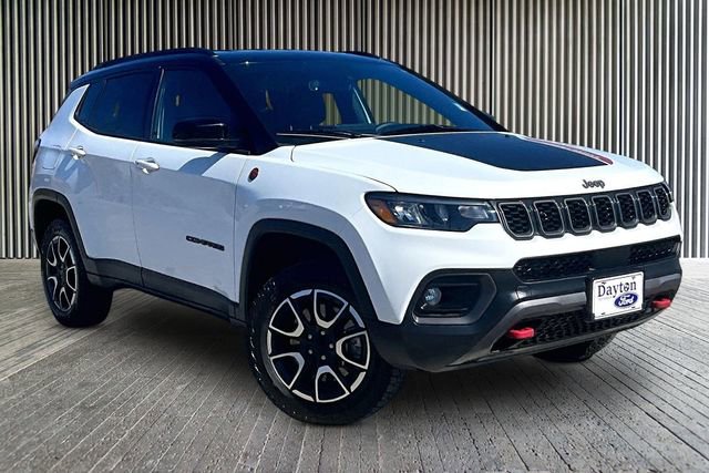 Used 2024 Jeep Compass Trailhawk image 11