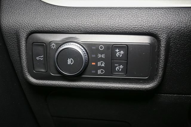 Used 2020 Ford Explorer XLT w/ Equipment Group 202A AWD/4WD image 35
