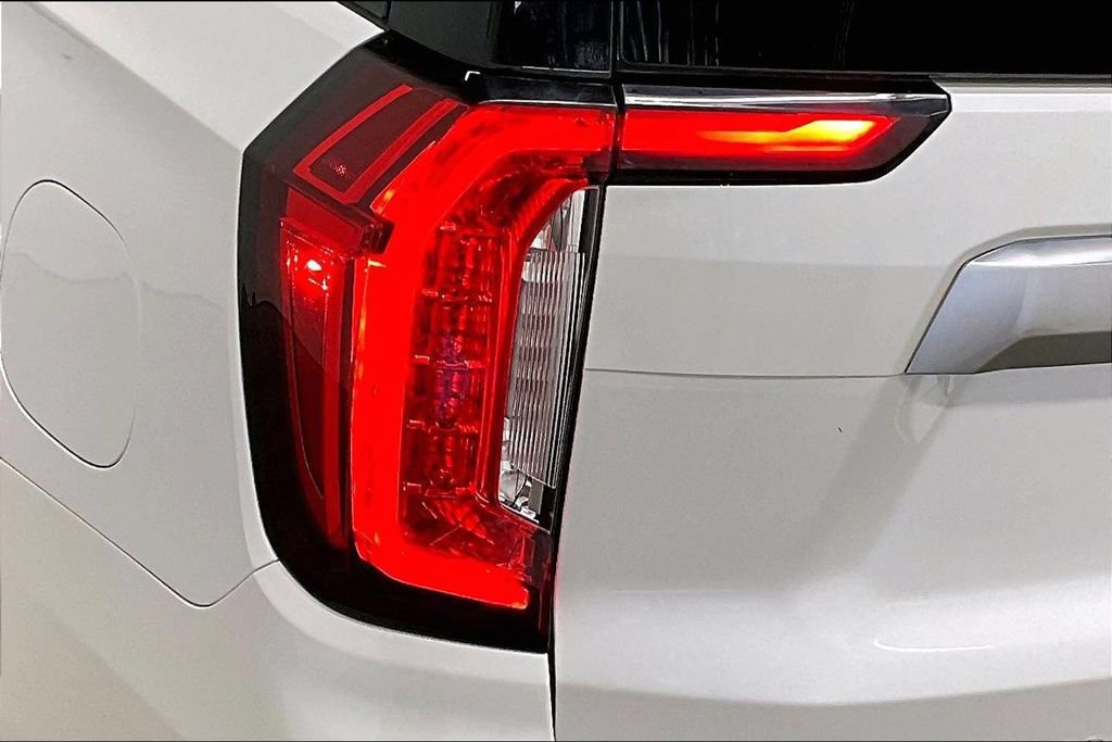 Used 2022 GMC Yukon Denali w/ Denali Premium Package AWD/4WD image 23