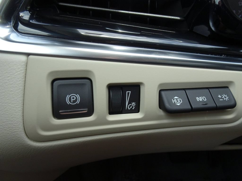 Used 2024 Cadillac XT6 Premium Luxury w/ Technology Package AWD/4WD image 26