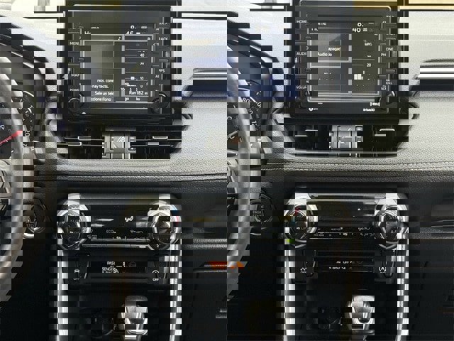 Used 2021 Toyota RAV4 XLE Premium image 18