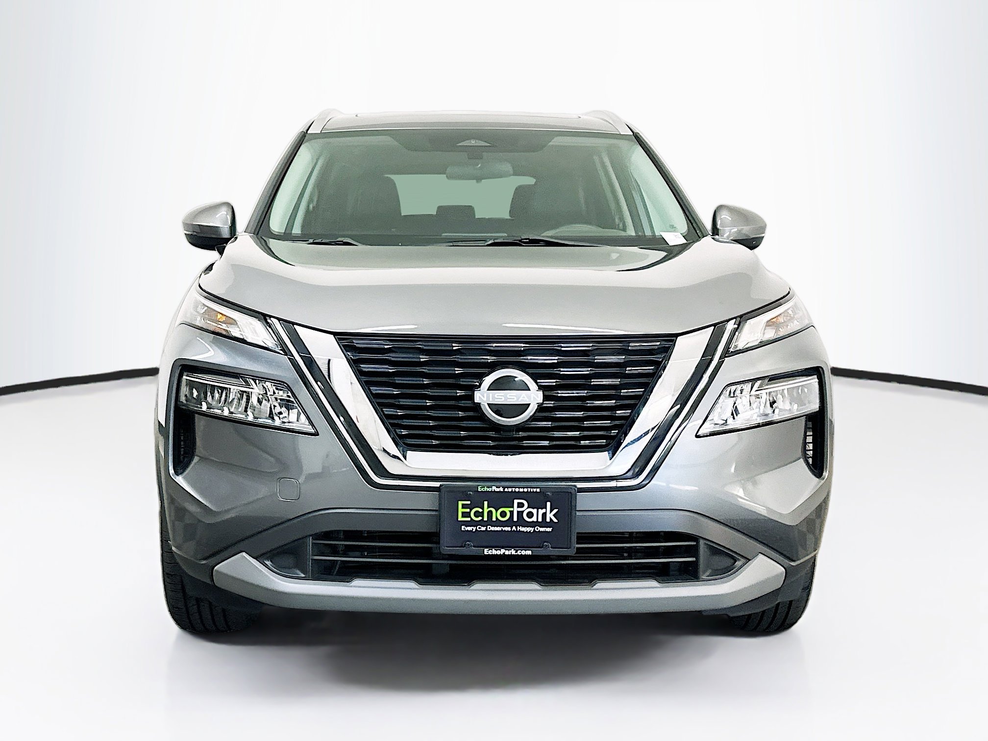 Used 2023 Nissan Rogue SV w/ SV Premium Package image 2