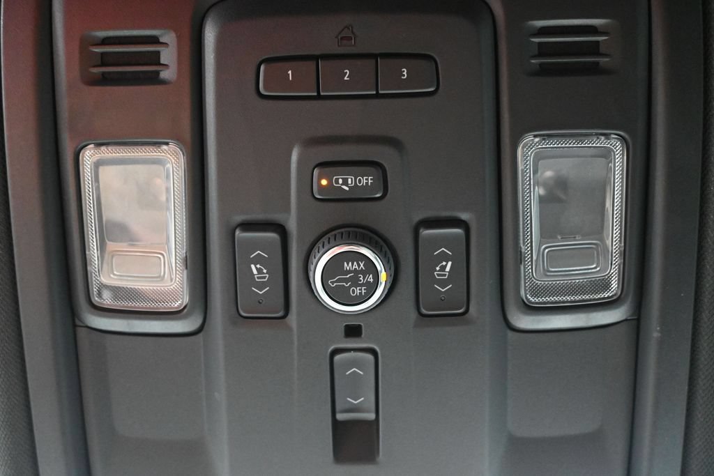 Used 2023 Chevrolet Suburban Premier AWD/4WD image 18