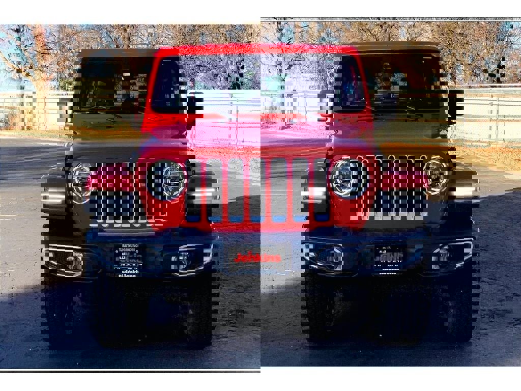 Used 2019 Jeep Wrangler Unlimited Sahara image 3