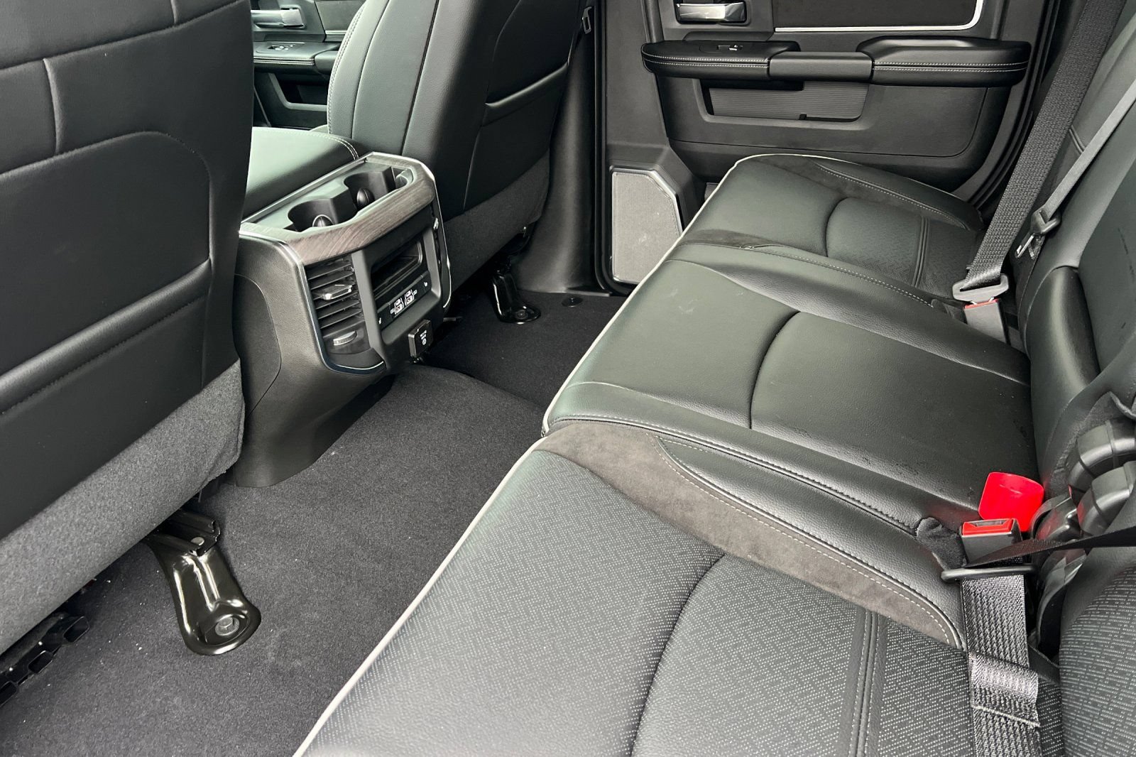 New 2026 RAM 2500 Laramie AWD/4WD image 10