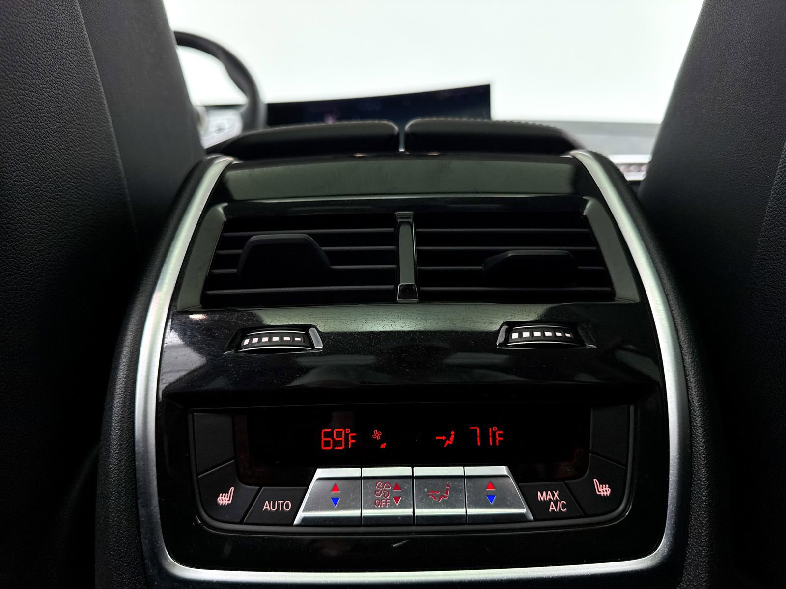 Used 2024 BMW X7 xDrive40i w/ Premium Package image 33