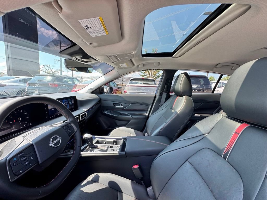 Used 2026 Nissan Sentra SR w/ SR Premium Package FWD image 16