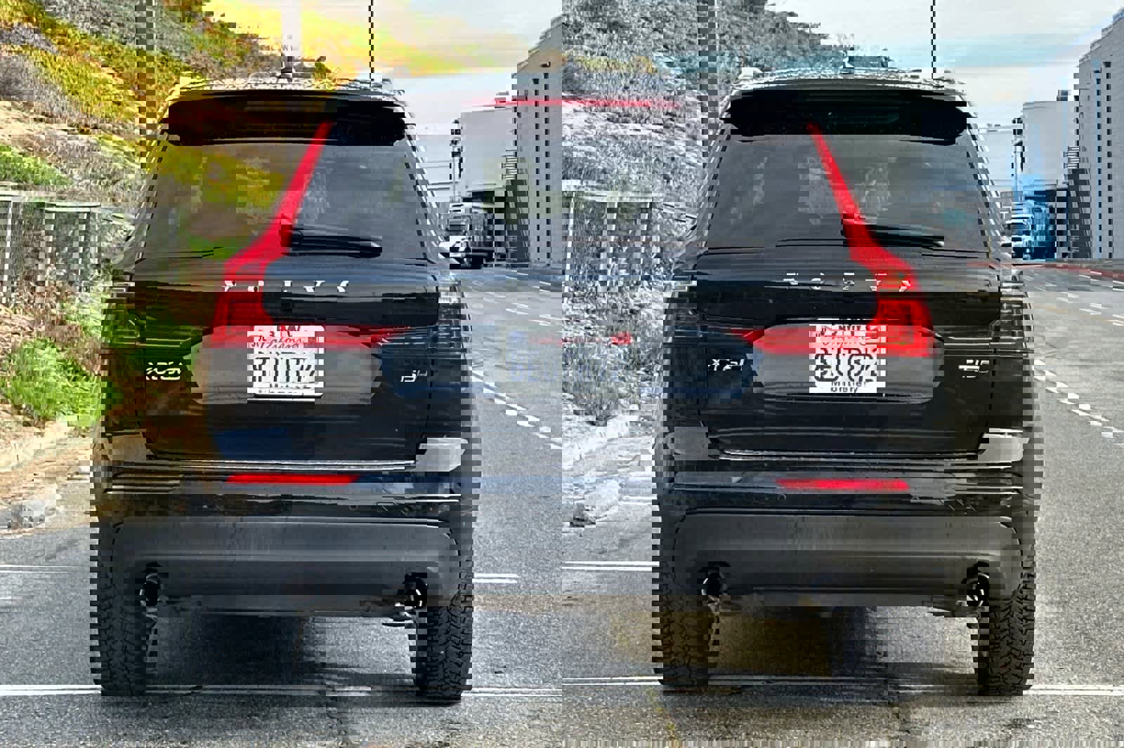 Used 2018 Volvo XC60 T5 Momentum w/ Convenience Package image 8