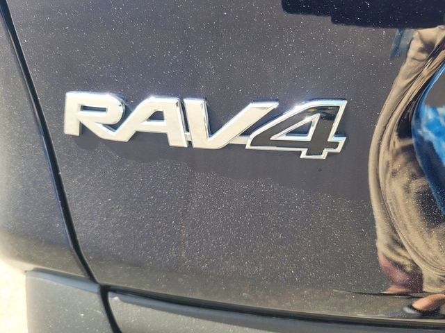 Used 2020 Toyota RAV4 XLE Premium FWD image 10