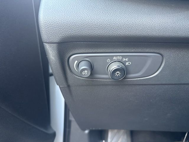 Used 2023 Buick Envision Essence image 32