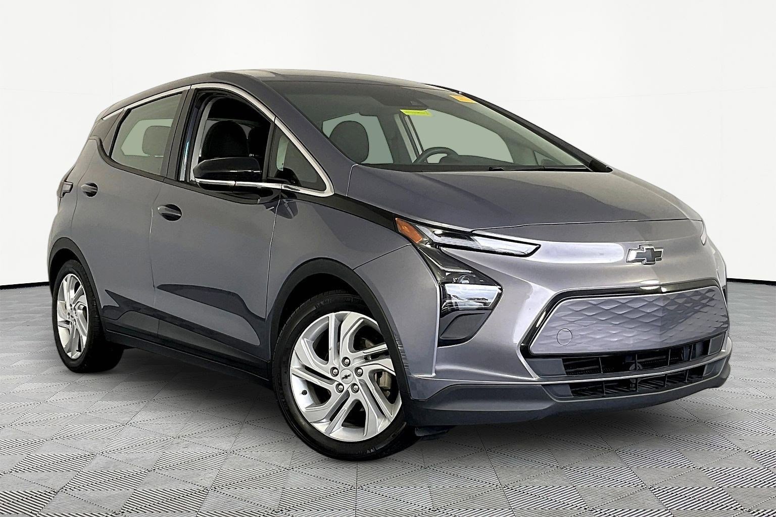 Used 2022 Chevrolet Bolt LT FWD image 3