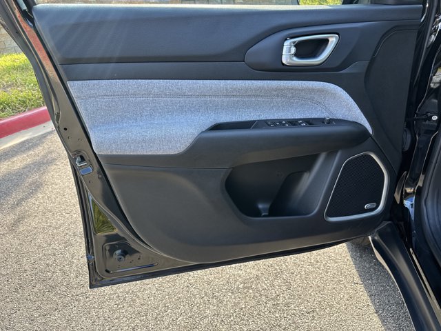 Certified 2023 Jeep Compass Latitude w/ Sun and Sound Group AWD/4WD image 11