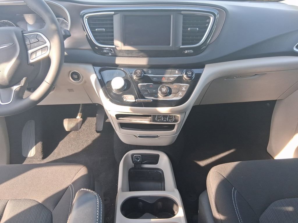 Used 2024 Chrysler Voyager LX FWD image 11