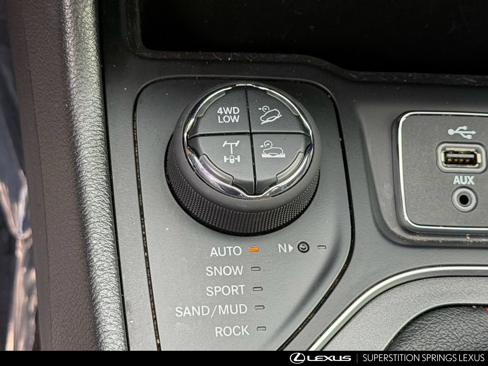 Used 2019 Jeep Cherokee Trailhawk w/ Comfort/Convenience Group AWD/4WD image 31