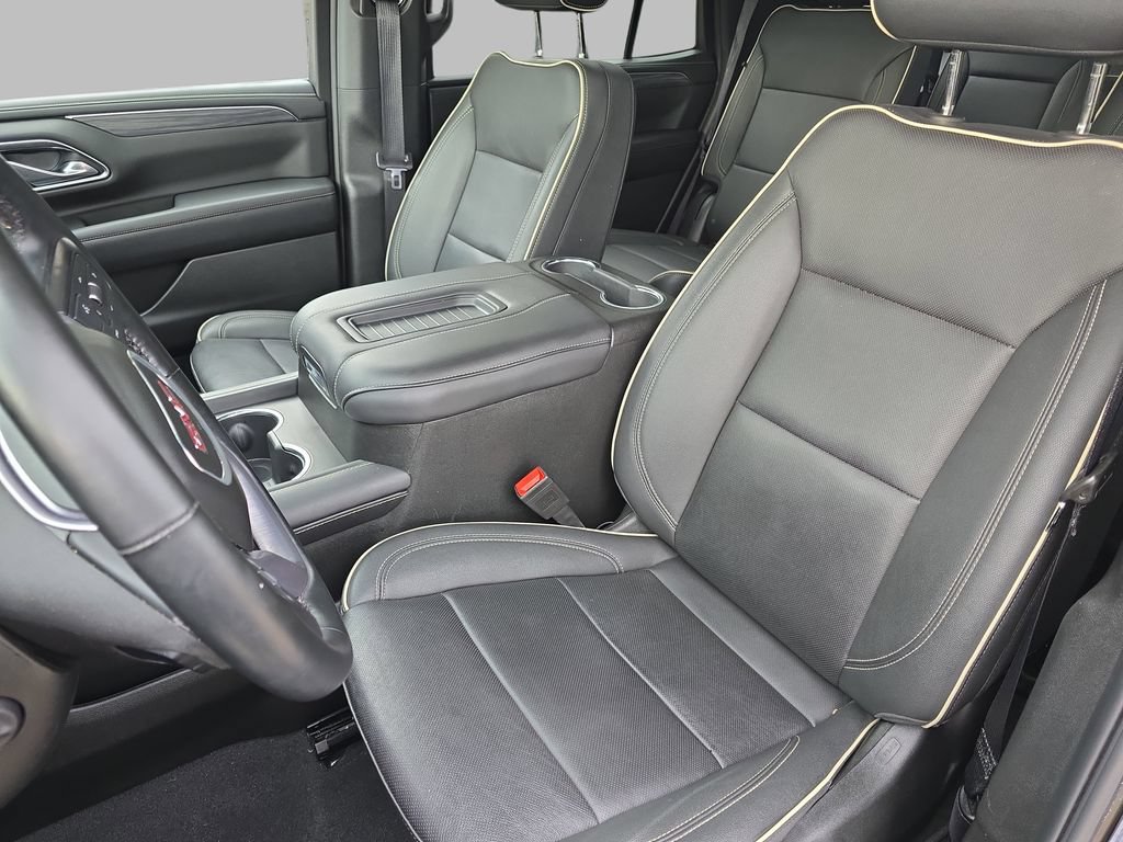 Certified 2024 GMC Yukon SLT w/ SLT Luxury Package AWD/4WD image 17