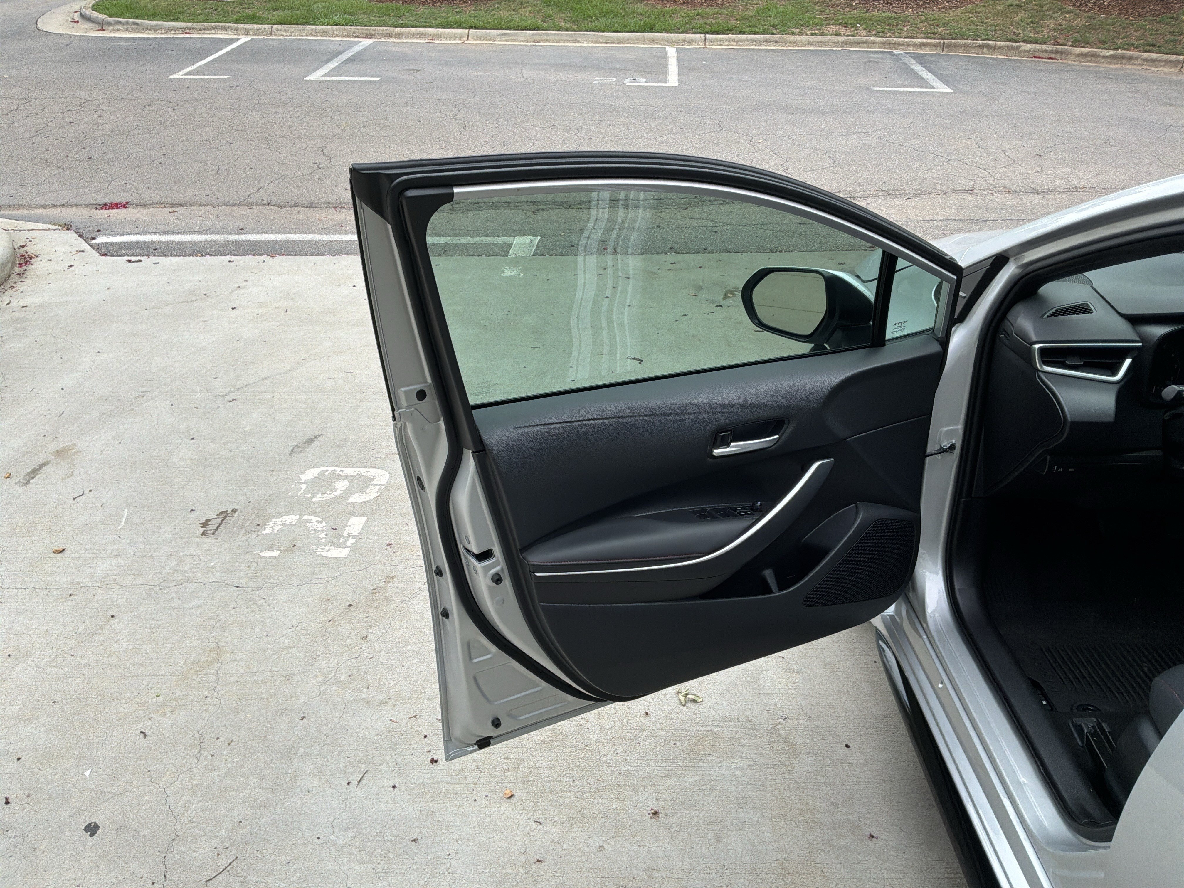 Used 2023 Toyota Corolla SE FWD image 14