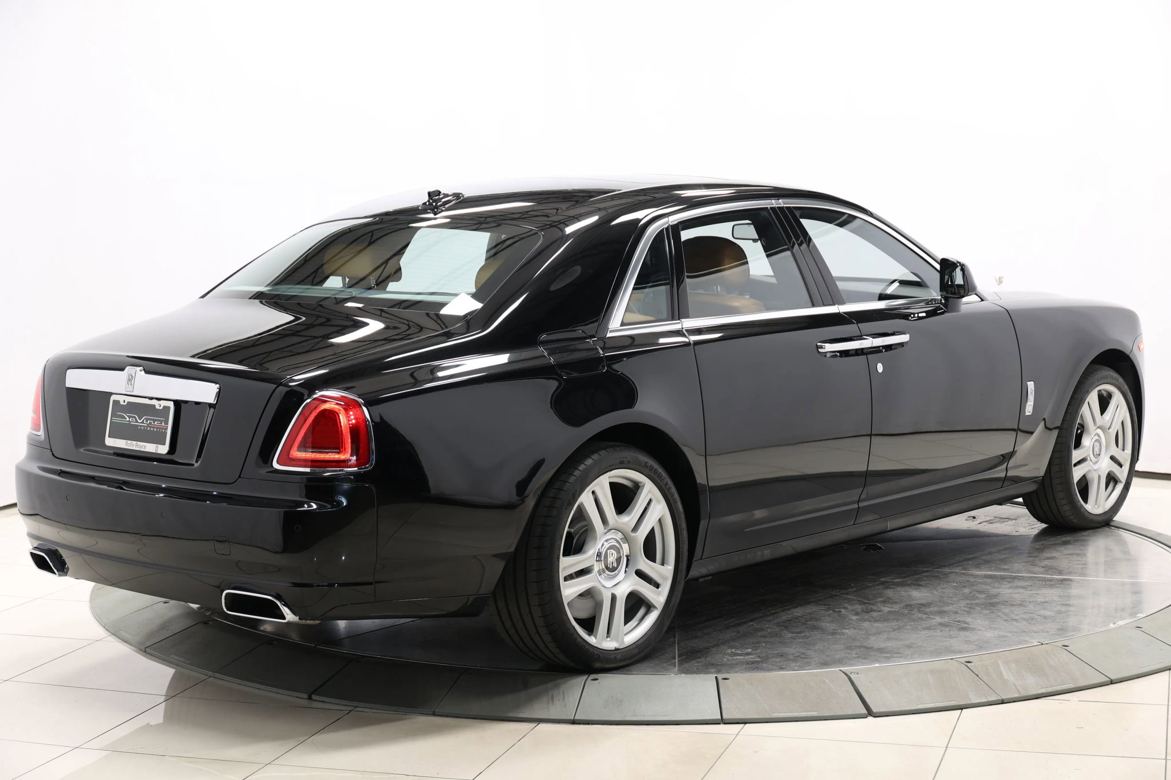 Used 2017 Rolls-Royce Ghost image 4