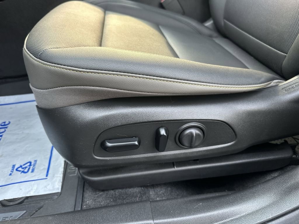 Used 2024 Chevrolet Trax ACTIV w/ Sunroof Package image 12