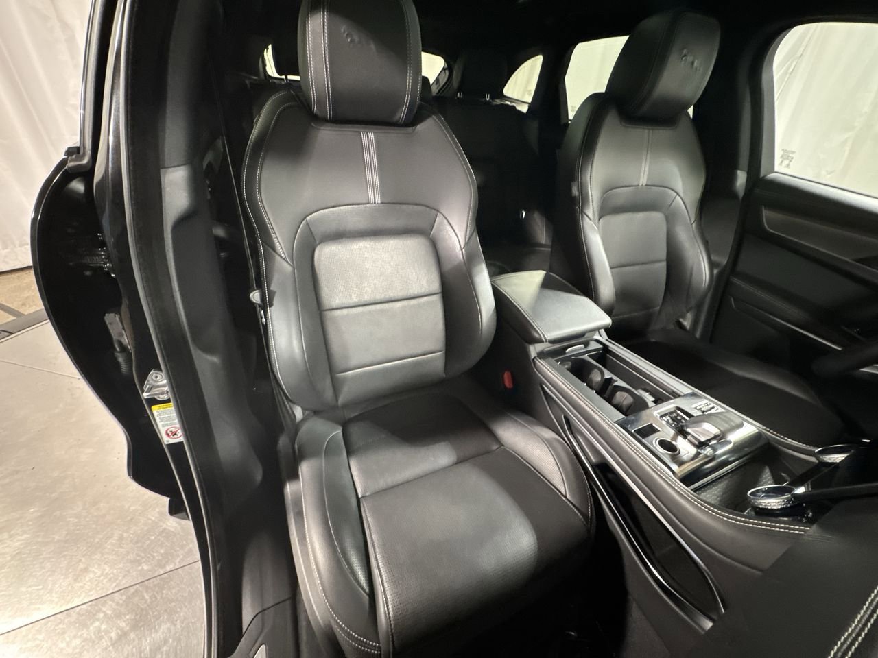 Used 2025 Jaguar F-PACE R-Dynamic S image 32