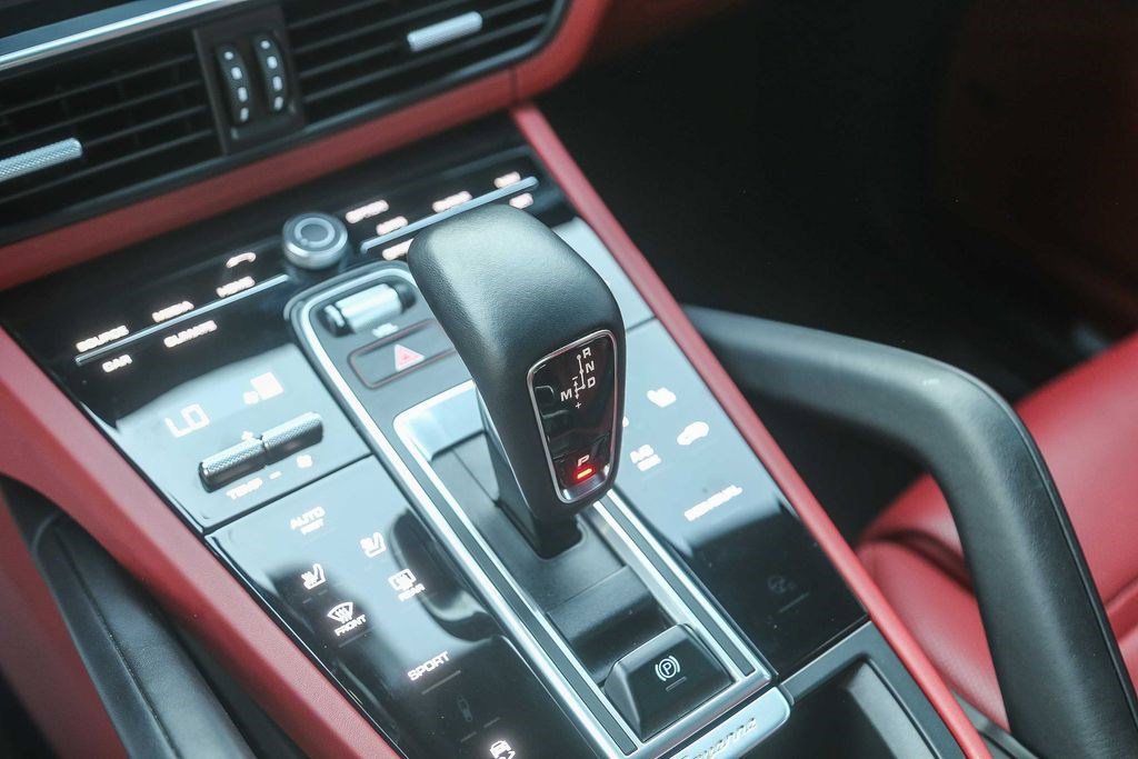 Used 2023 Porsche Cayenne Platinum Edition image 21