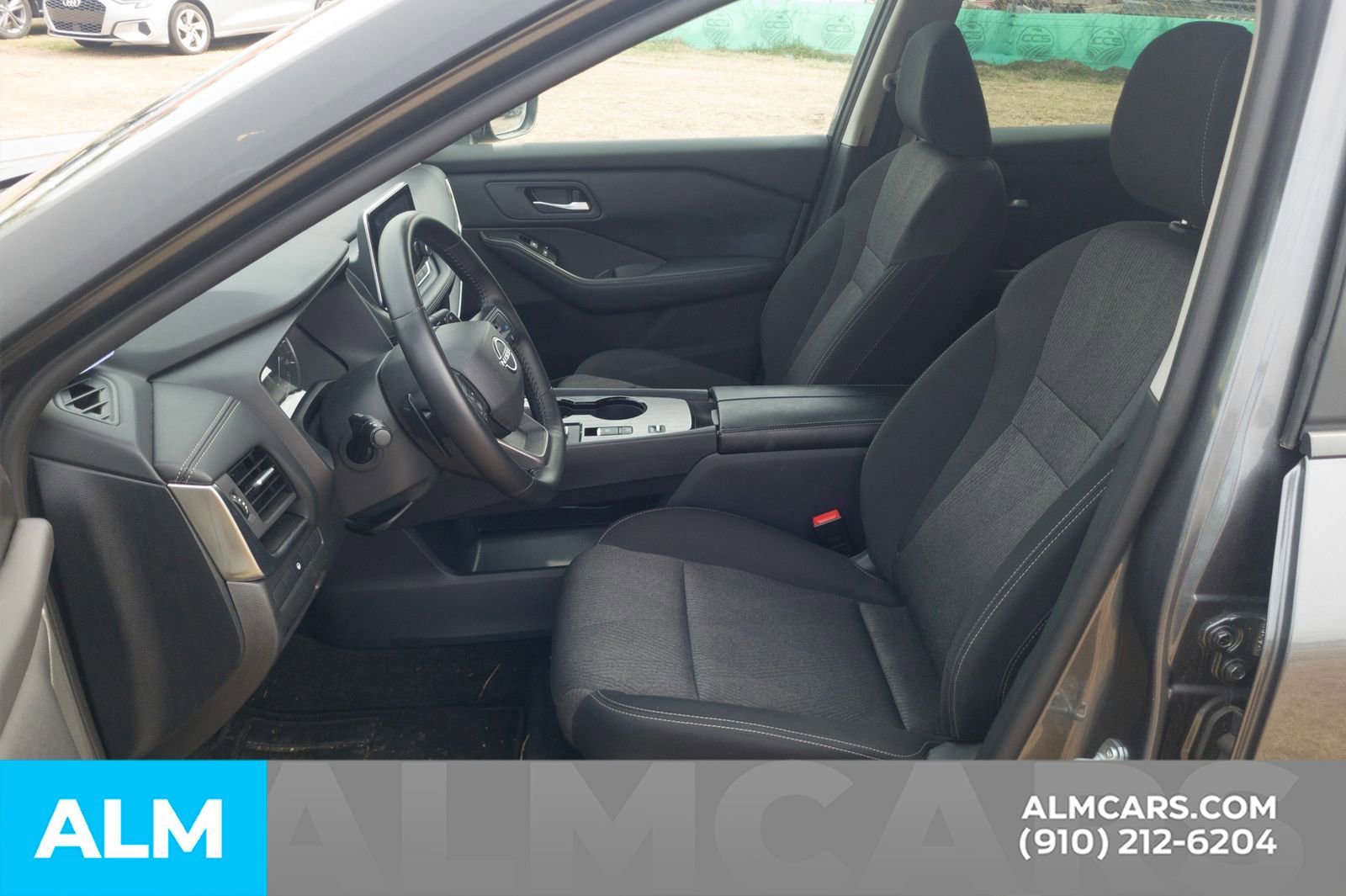 Used 2025 Nissan Rogue SV image 24