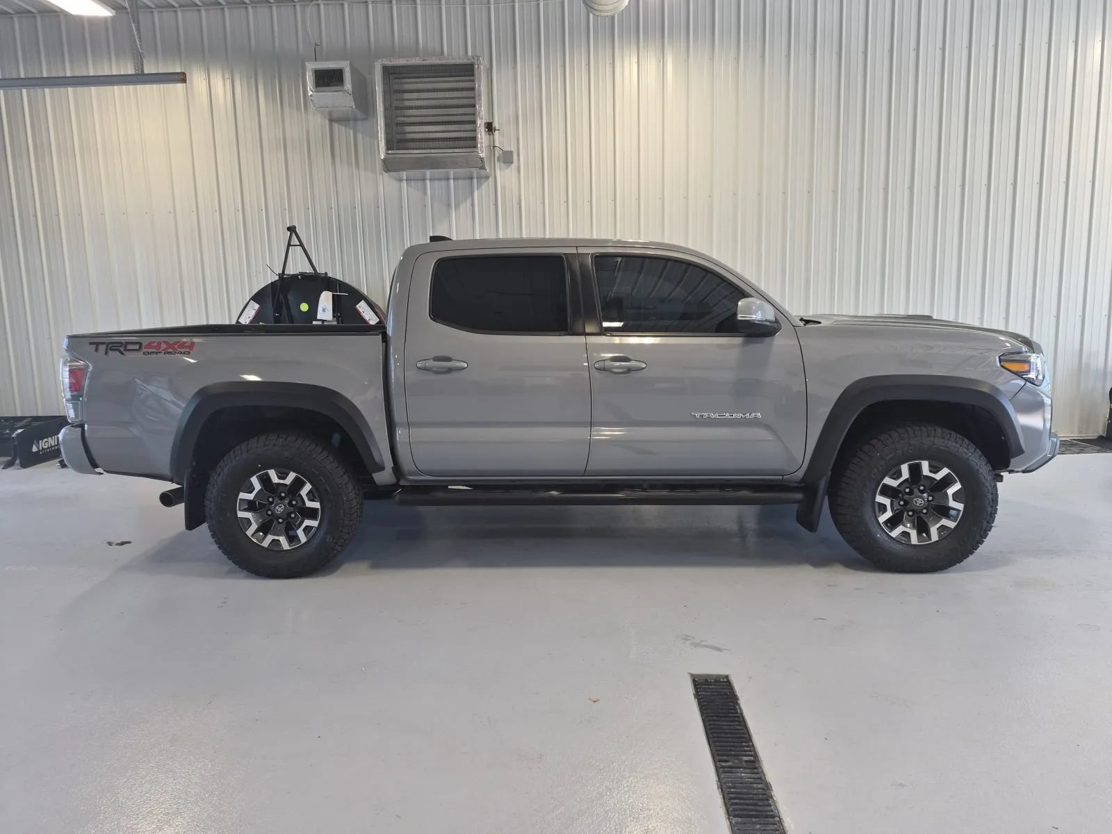 Used 2021 Toyota Tacoma TRD Off-Road w/ TRD Premium Off Road Package AWD/4WD image 2