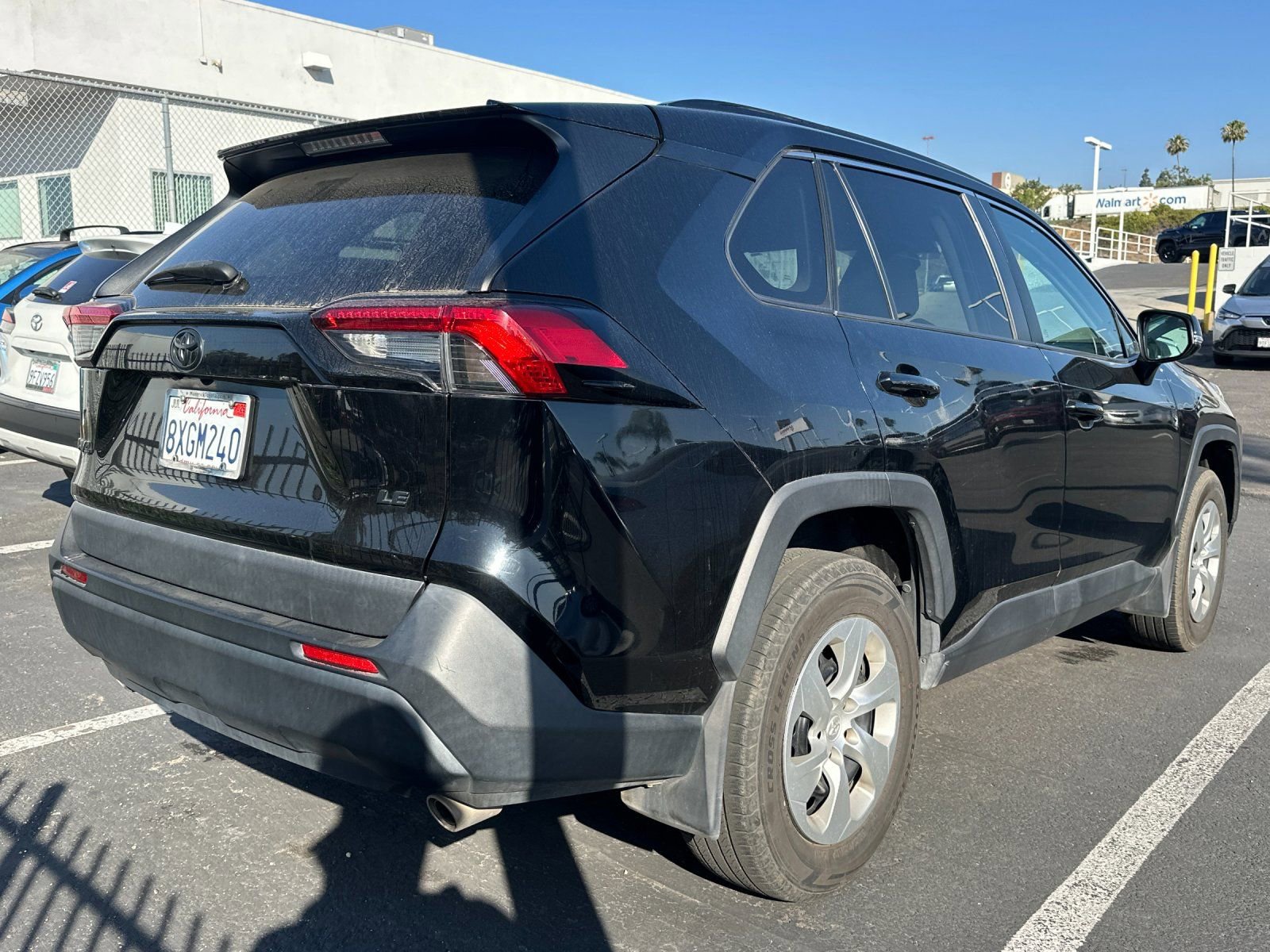 Used 2021 Toyota RAV4 LE w/ Carpet Mat Package (TMS) FWD image 3