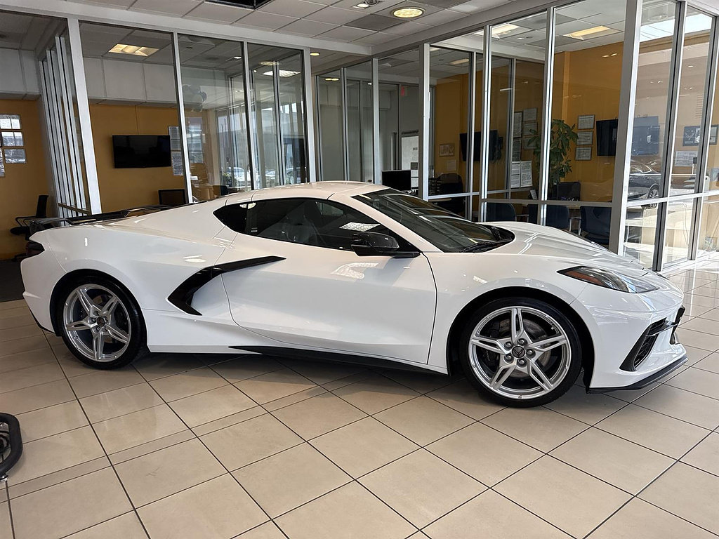 Used 2023 Chevrolet Corvette Stingray Premium Cpe w/ Z51 Performance Package RWD image 2