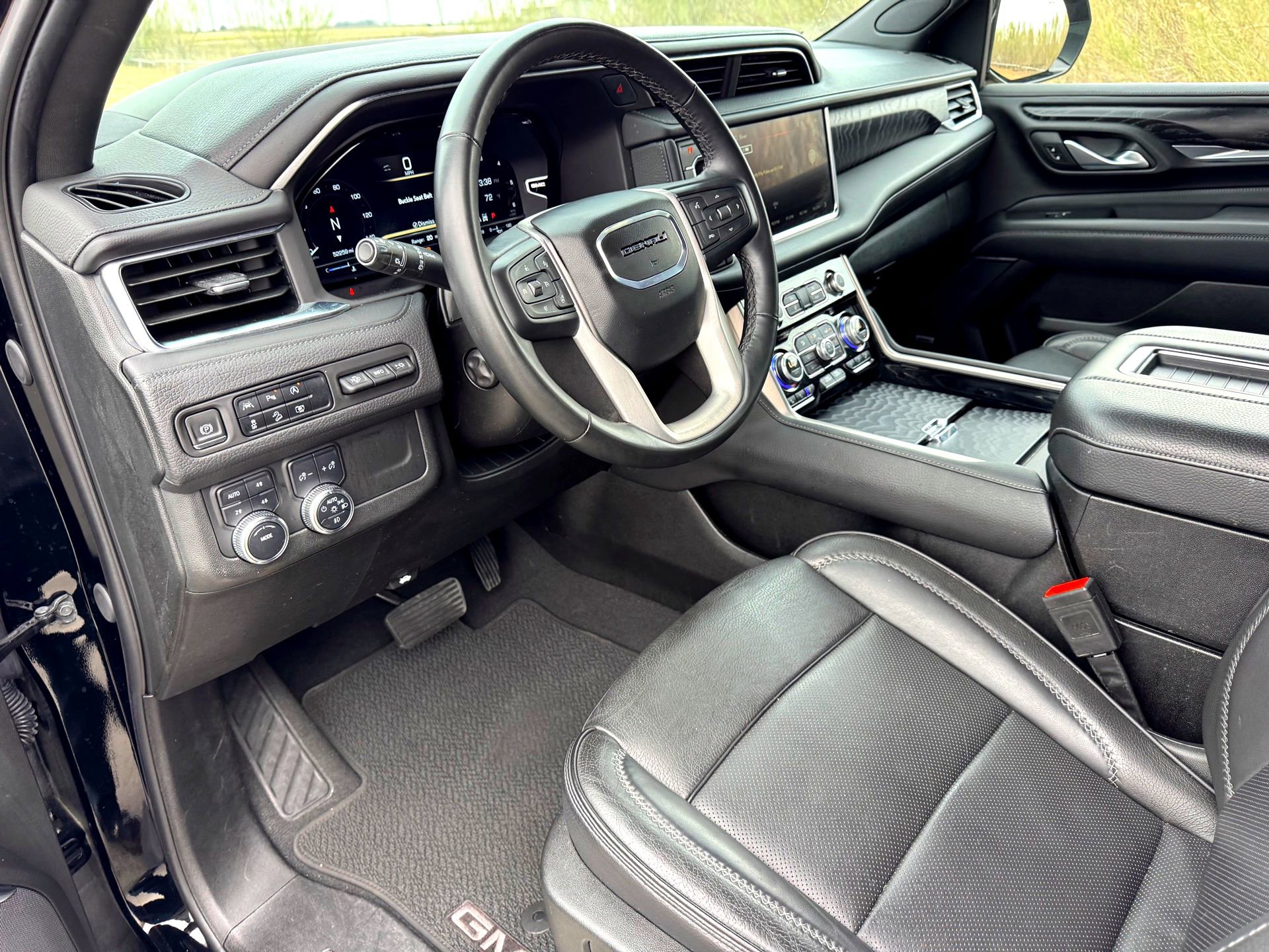 Used 2024 GMC Yukon Denali image 12