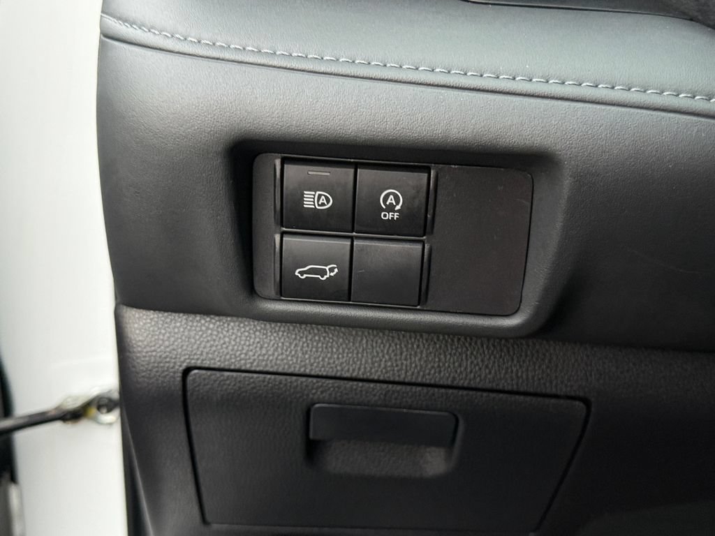 Used 2023 Toyota Highlander XLE AWD/4WD image 21