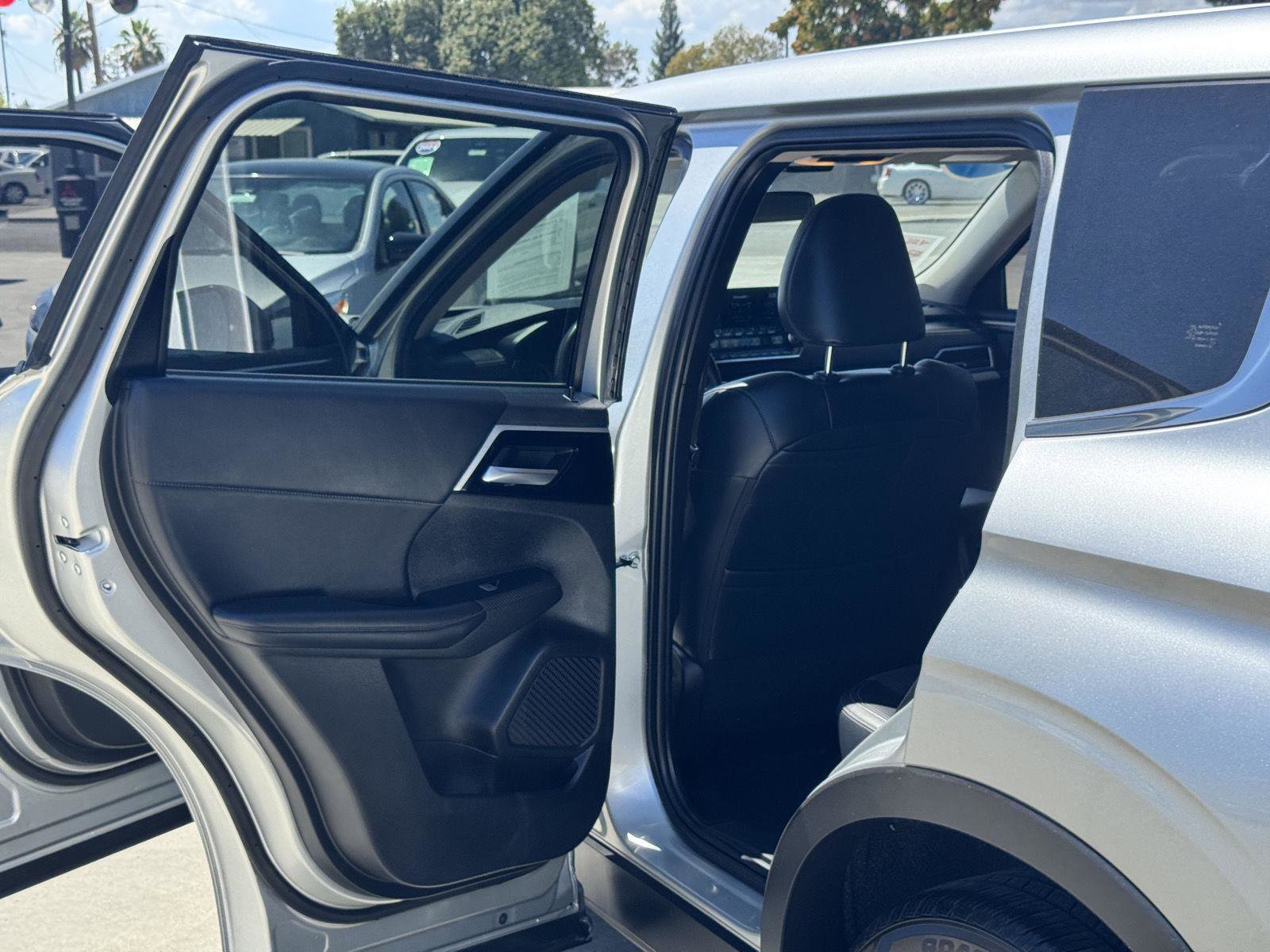Used 2024 Mitsubishi Outlander SE Black Edition image 21