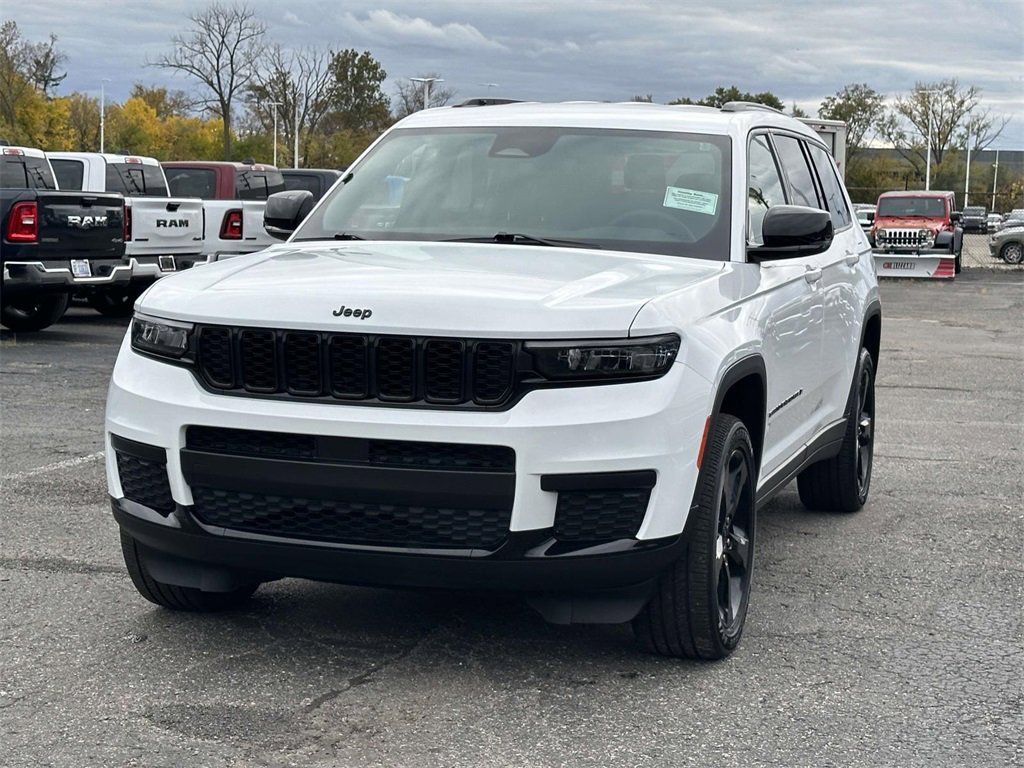 Certified 2023 Jeep Grand Cherokee L Laredo image 7