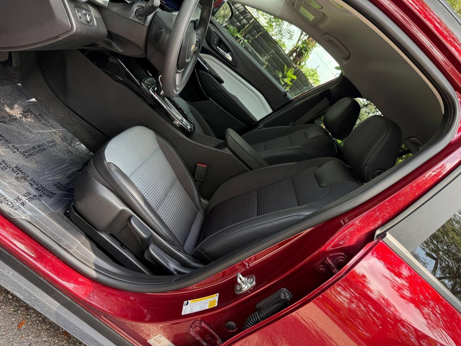Used 2025 Chevrolet Trax LT FWD image 24