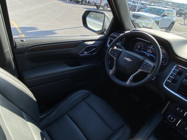 Used 2023 Chevrolet Suburban High Country image 23