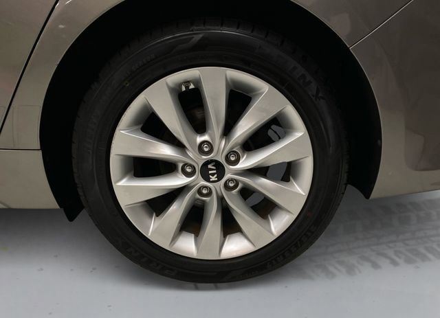 Used 2018 Kia Optima LX w/ 17" Alloy Wheels Package image 17