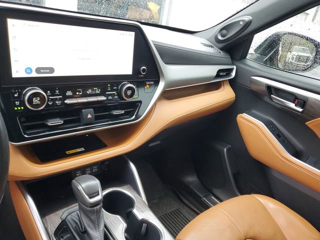 Used 2023 Toyota Highlander Platinum image 26