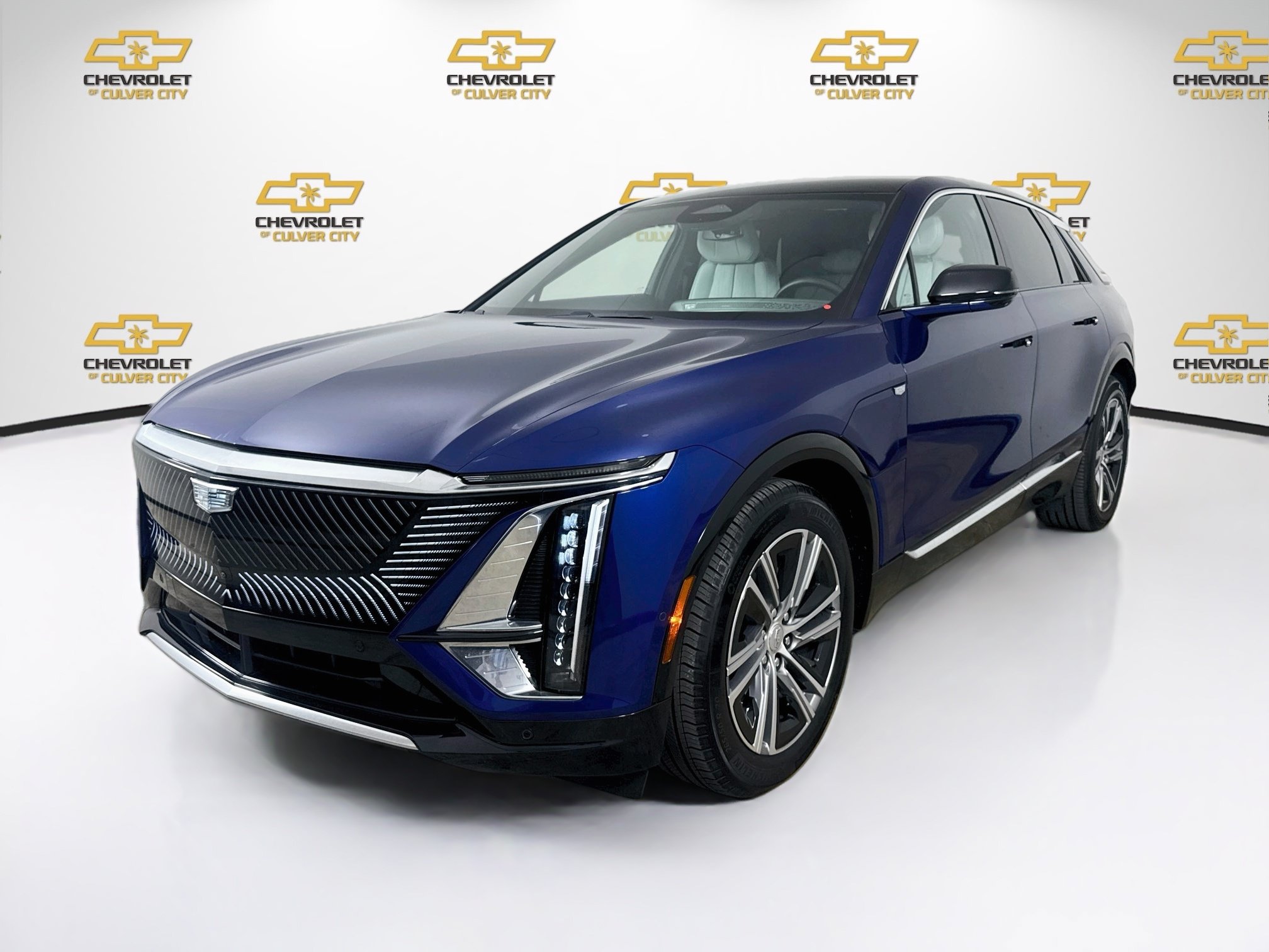 Used 2024 Cadillac Lyriq Luxury RWD image 3