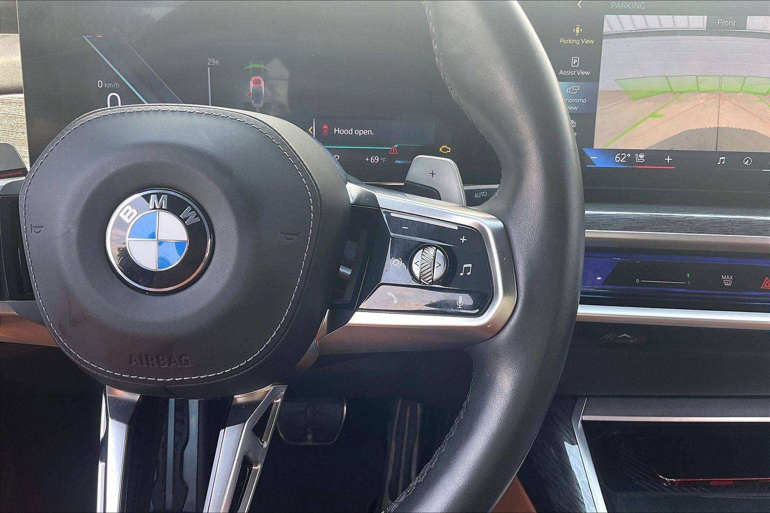 Used 2024 BMW 740i w/ Premium Package 2 RWD image 21